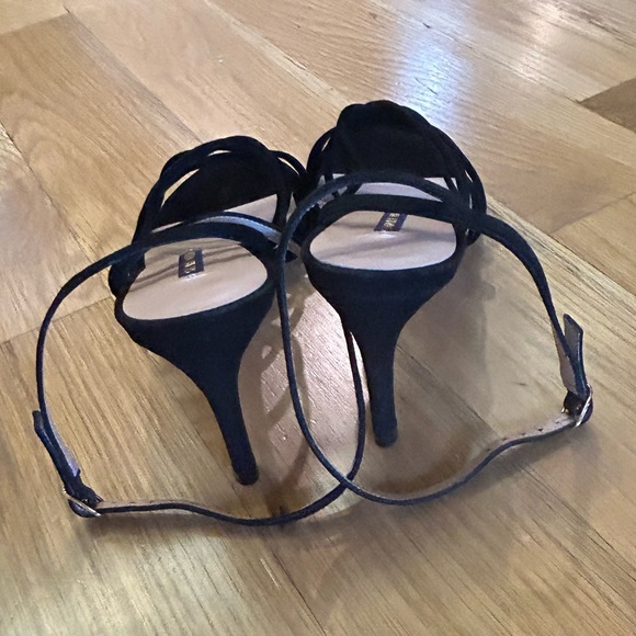 Stuart Weitzman Black Spotlight Strappy Suede Sandal Heel Size 9 $orig$ 425 - Picture 8 of 10